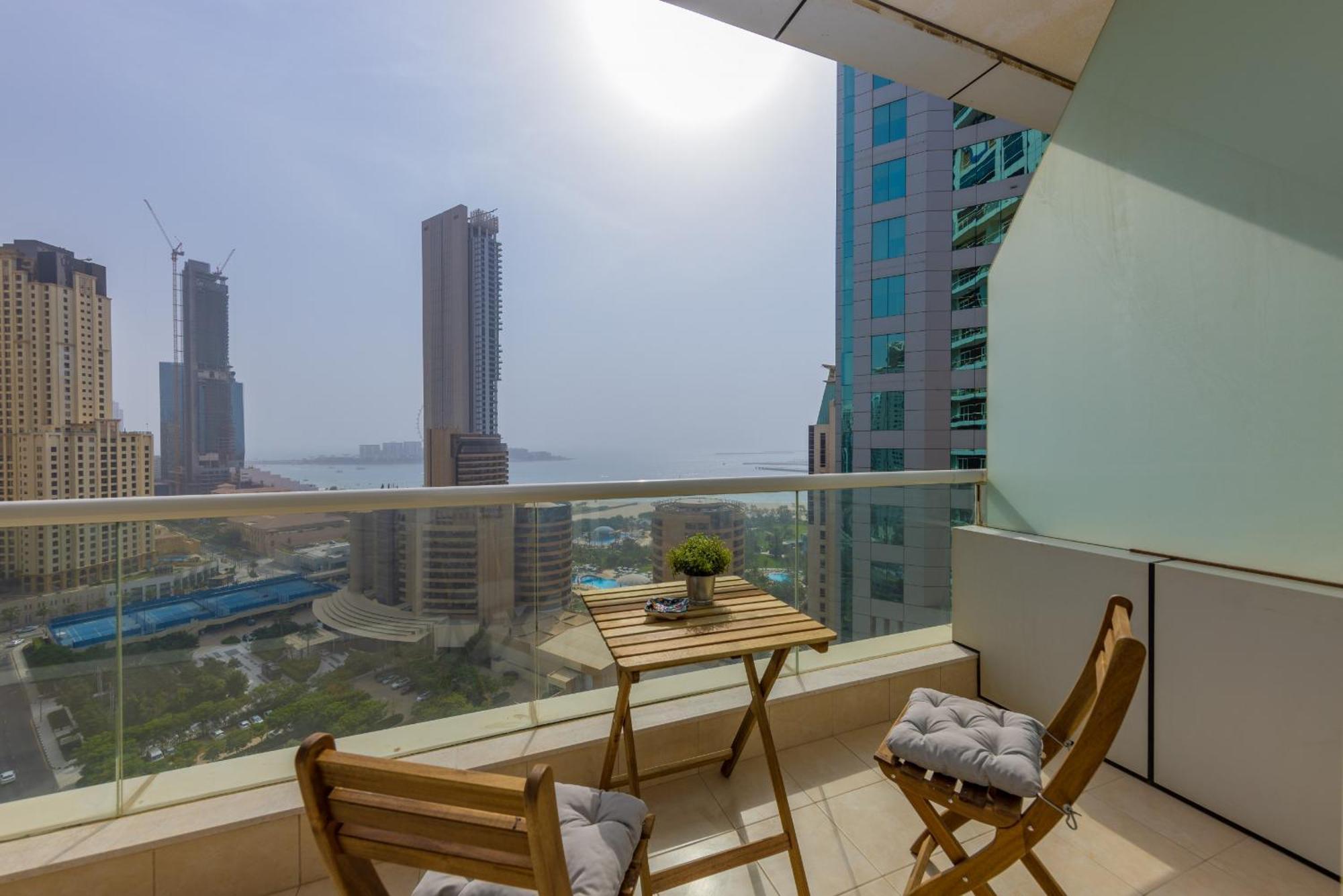 Vayk - Spacious One Bedroom * Dubai