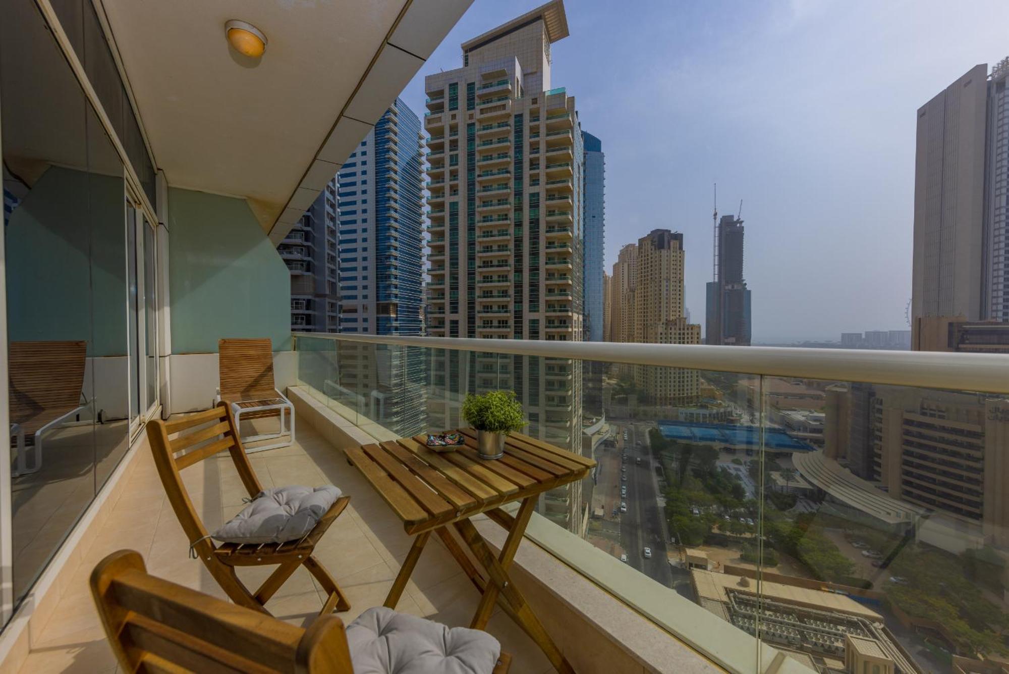 Vayk - Spacious One Bedroom Apartment