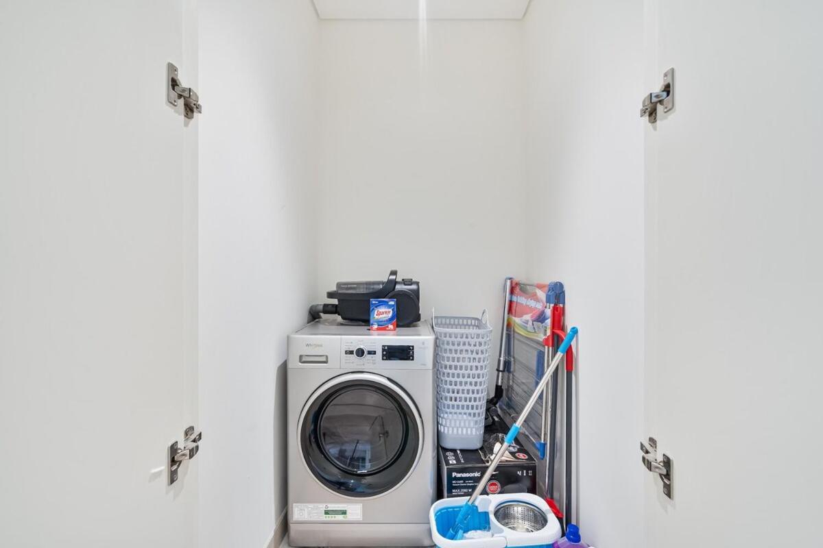 Elegant 1br With Pool, Gym Access And Kid's Play Area Apartment *