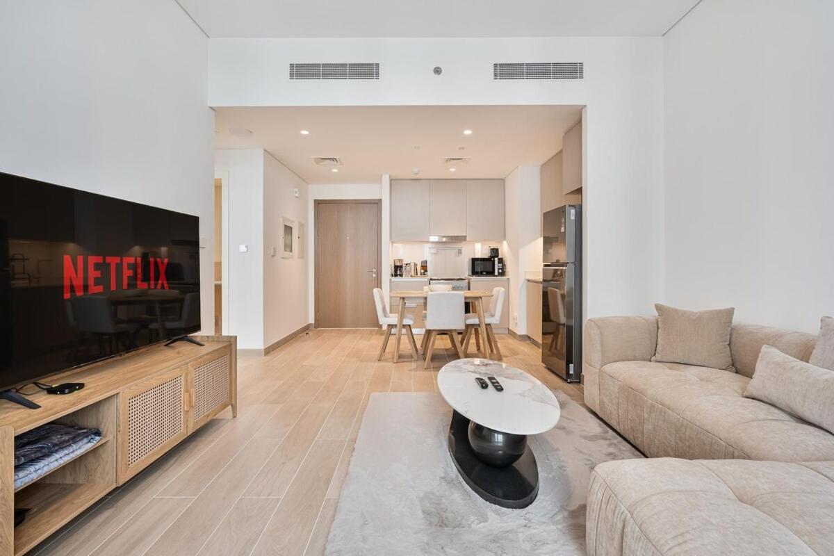 Elegant 1br With Pool, Gym Access And Kid's Play Area Apartment