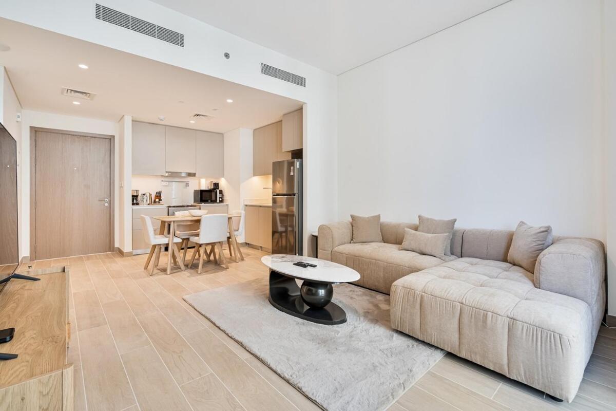 Apartment Elegant 1br With Pool, Gym Access And Kid's Play Area *