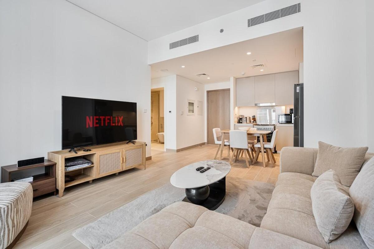 Apartment Elegant 1br With Pool, Gym Access And Kid's Play Area *