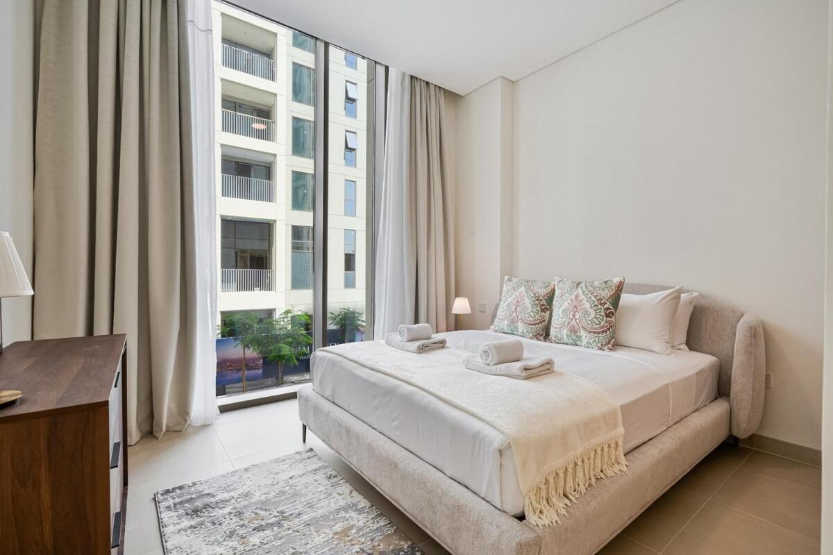 Elegant 1br With Pool, Gym Access And Kid's Play Area Apartment