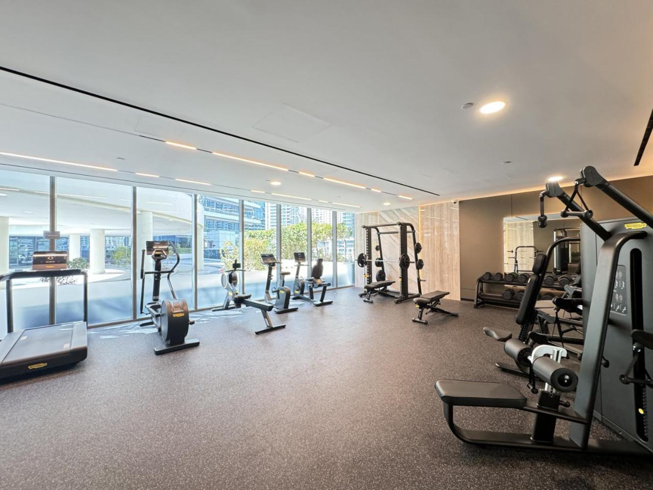 Apartment Waterfront Studio, Perfectly Located In Marina *