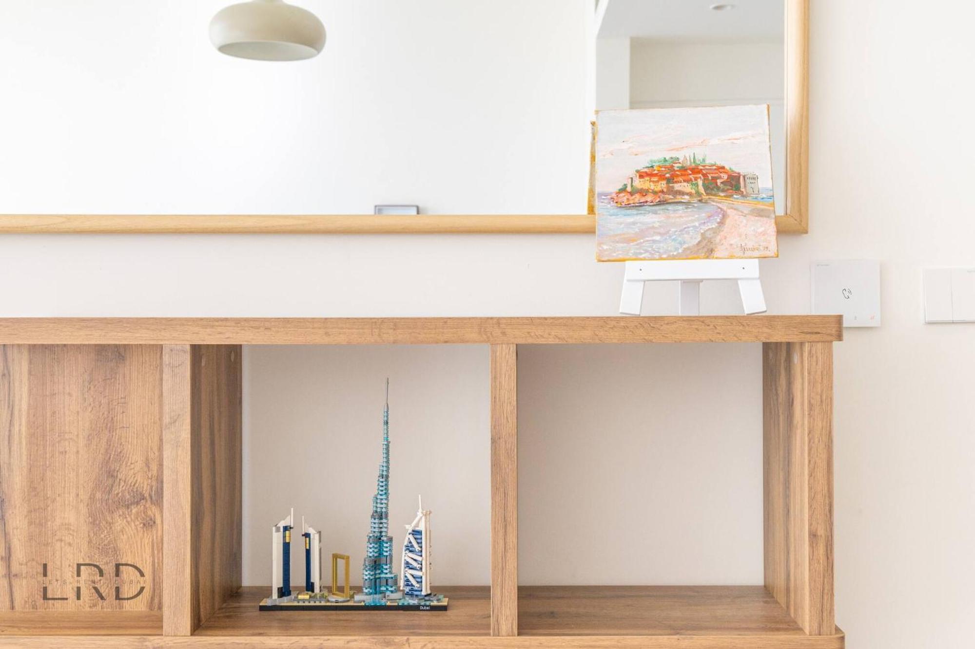 Modern & Vibrant 1br Hills