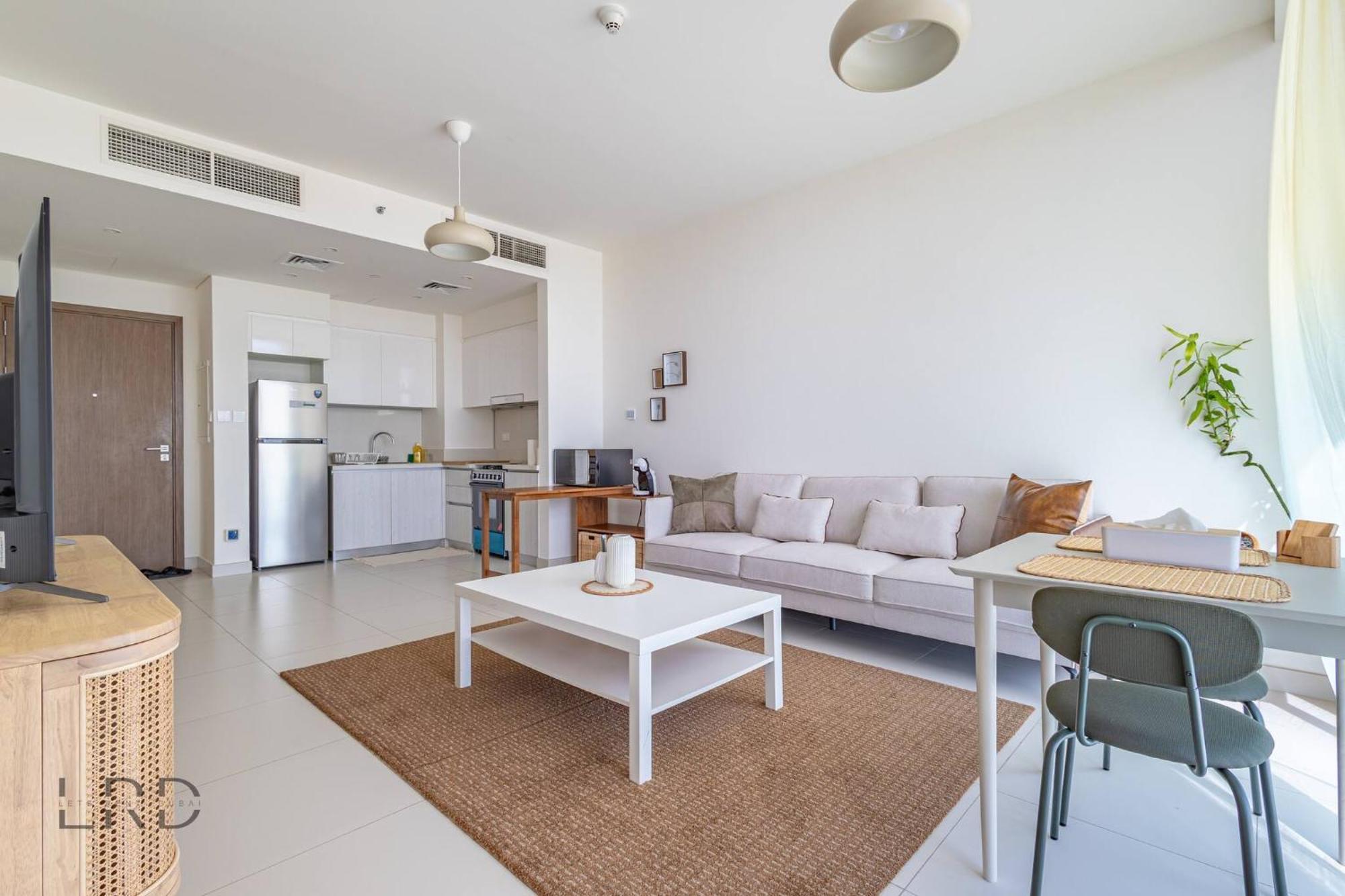 Modern & Vibrant 1br Hills Dubai