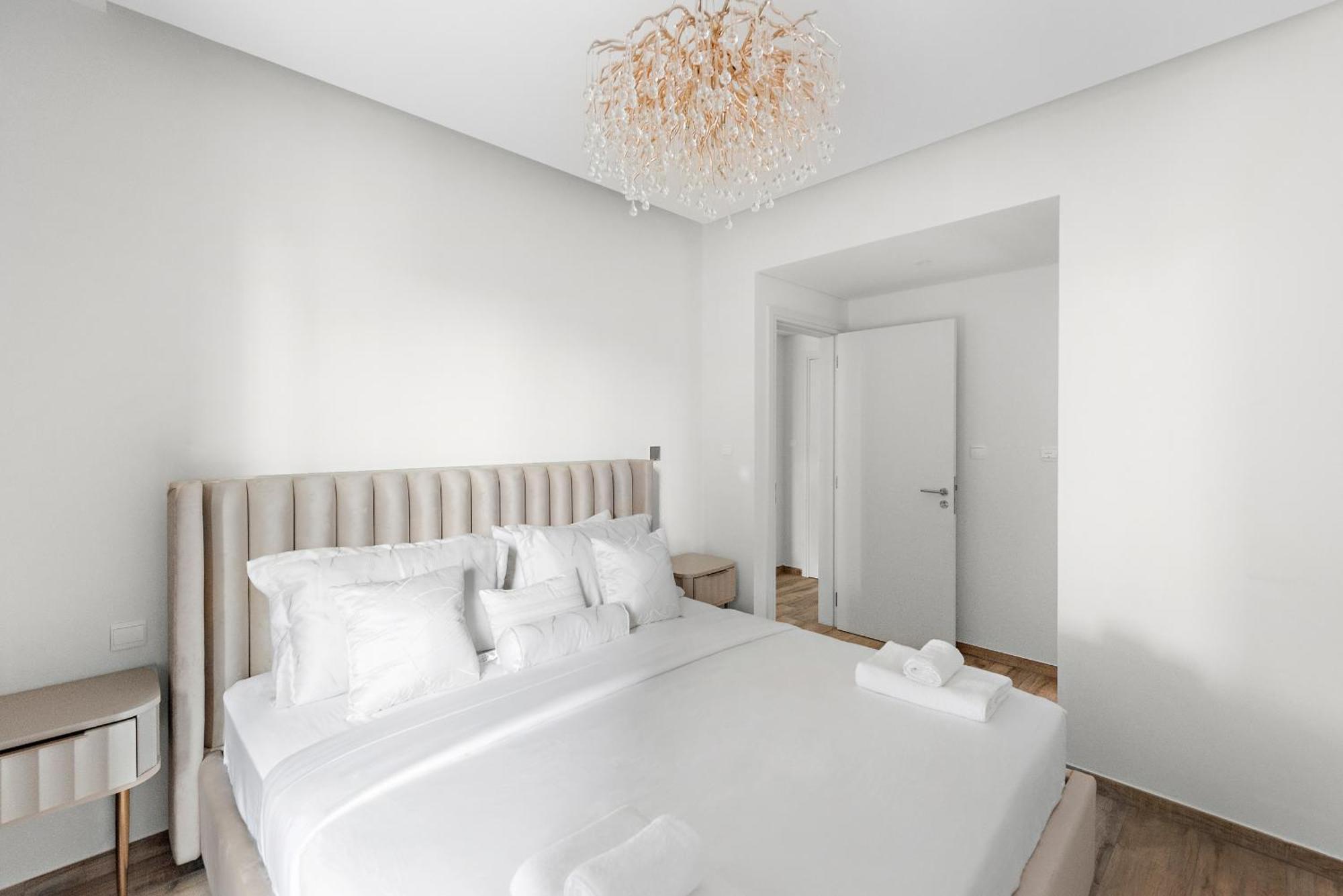 Vayk - Stylish Brand New 1 Bd With Terrace In Business Bay Daire
