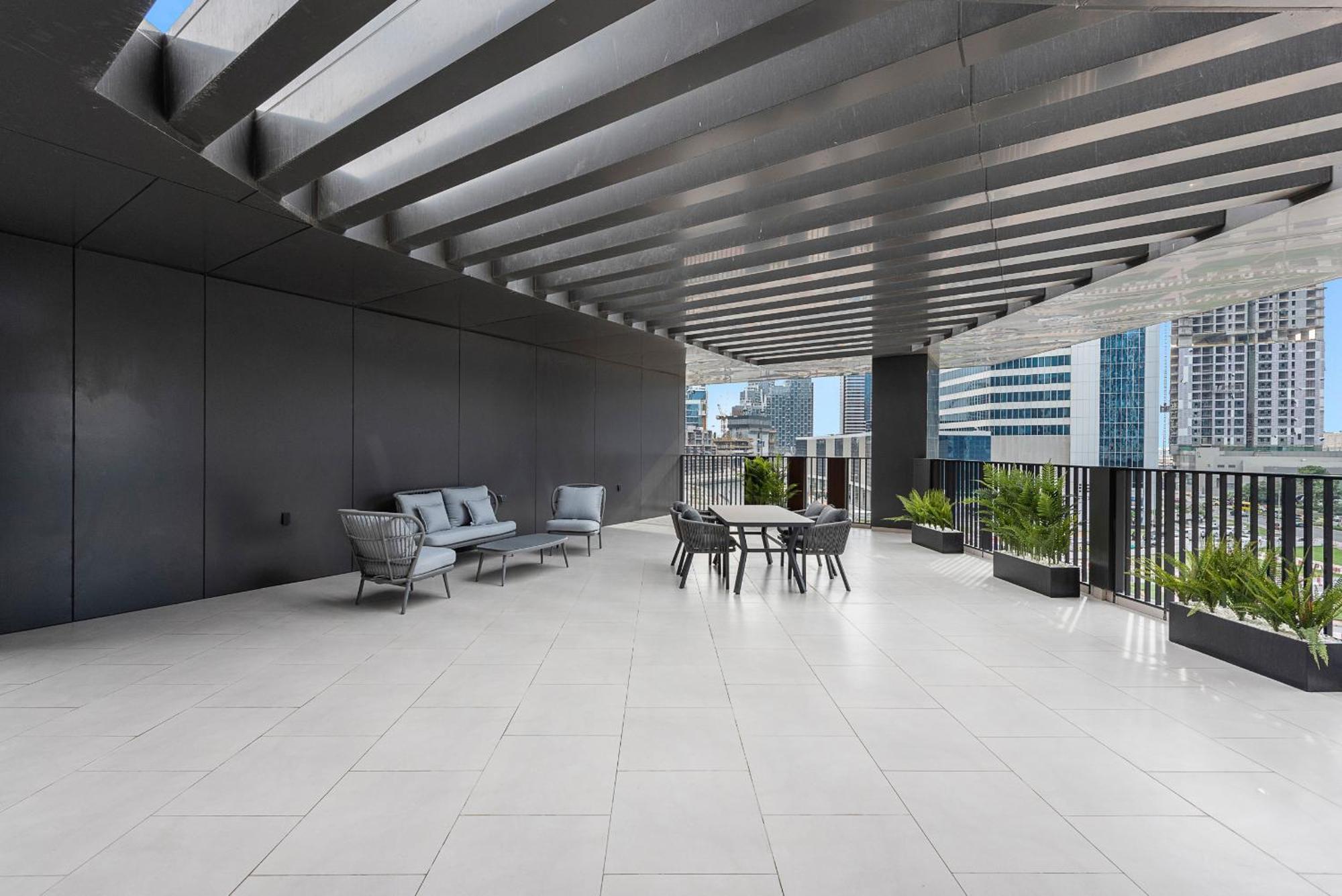 Vayk - Stylish Brand New 1 Bd With Terrace In Business Bay Daire