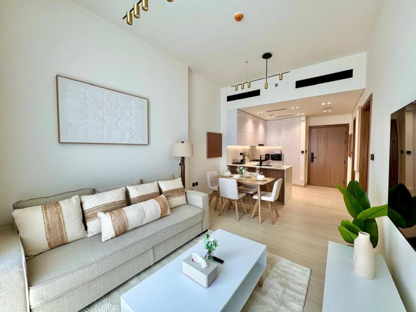 Dreamy & Cozy 1br In Jvc With Balcony Daire Dubai