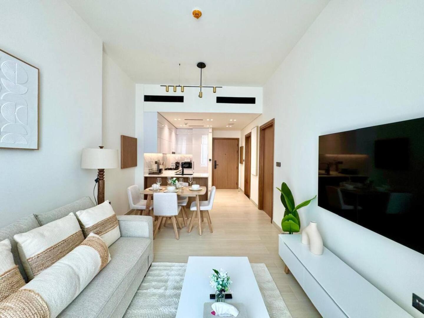 Dreamy & Cozy 1br In Jvc With Balcony Daire