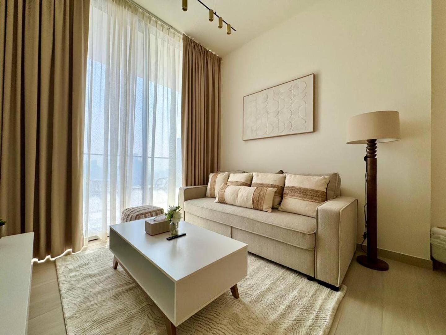 Daire Dreamy & Cozy 1br In Jvc With Balcony