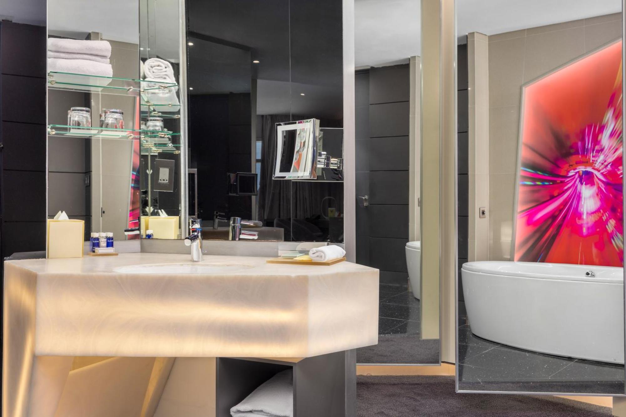 V Dubai, Curio Collection By Hilton 5* Dubai