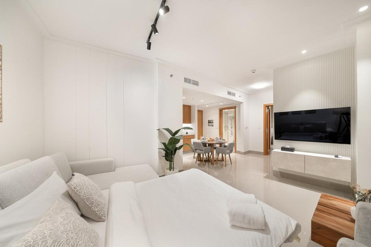 Apartment First Class 1br Modern Luxury On High Floor Dubai