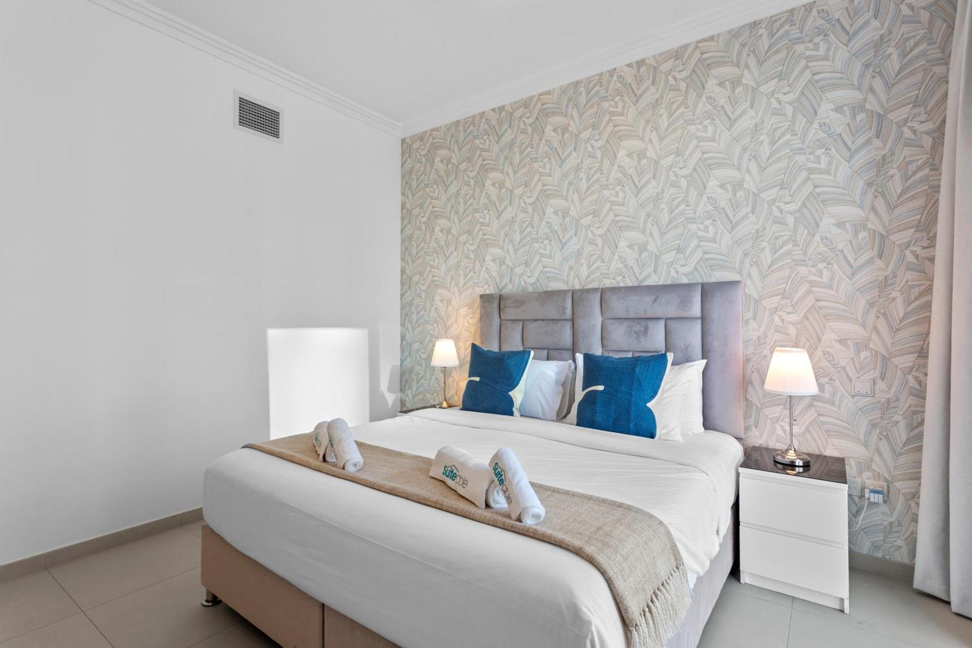Daire Serene 2-bedroom Escape With Sea Steps Away In Jbr