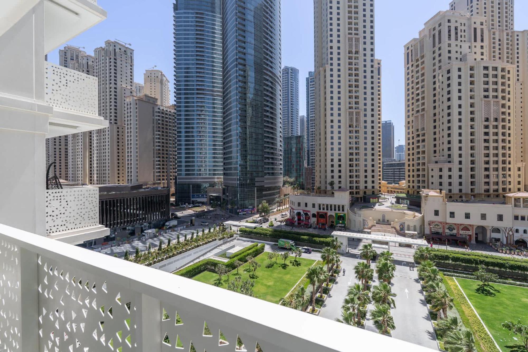 Situated On The Famous Jbr With Direct Access Apartment