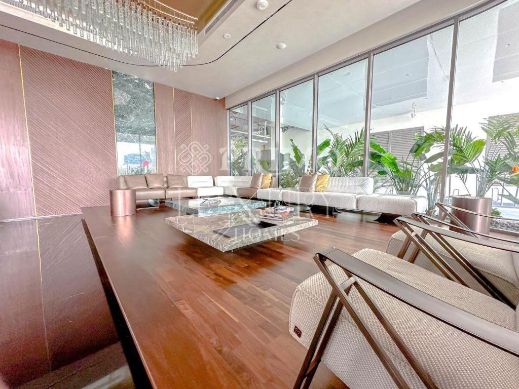 Apartment Luxurious Furnished 1-Bed Apartment In Marasi Drive *