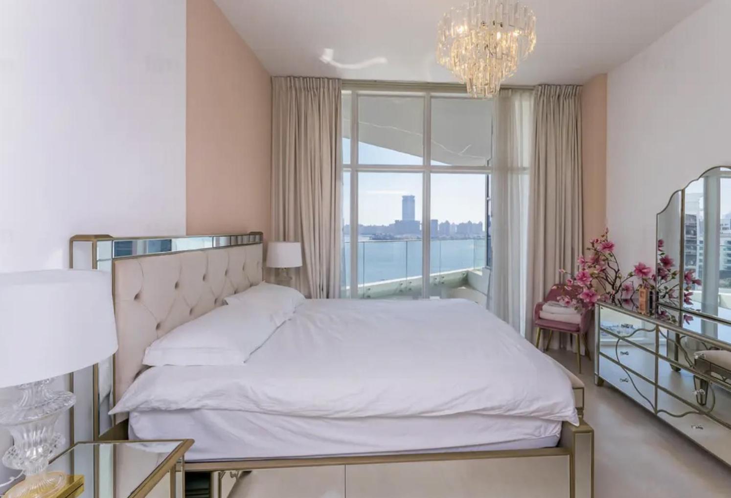 Azizi Mina, Beachfront 1 Bedroom, Sea View, Private Balcony Apartment Dubai