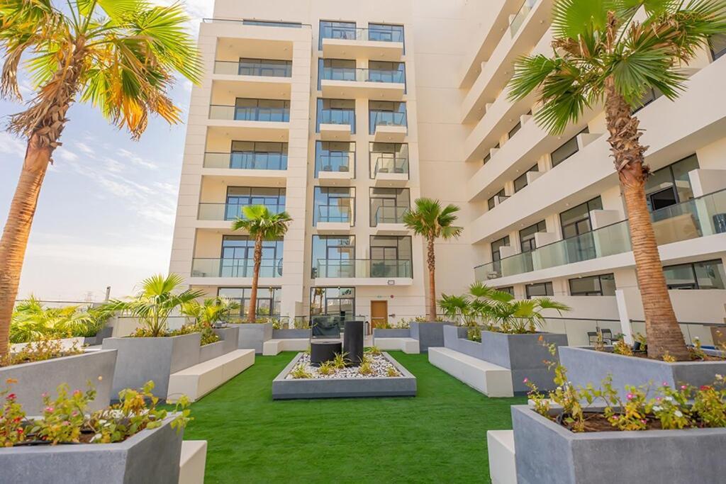 Bnbeyond's Sassy With Expansive Balcony