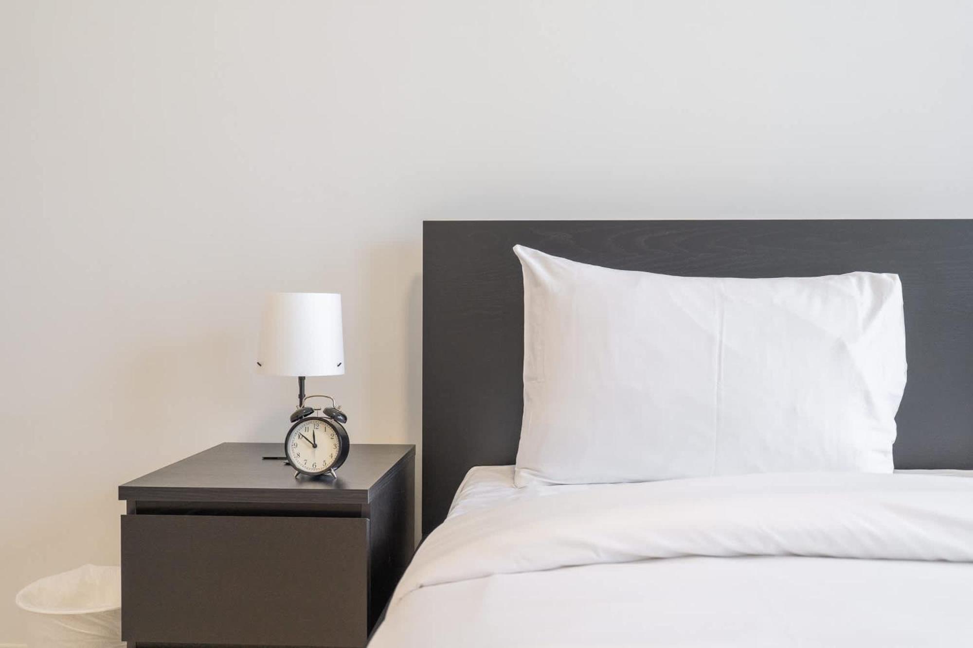 In Alexis Tower's Stunning And Sleeps 2 * Dubai