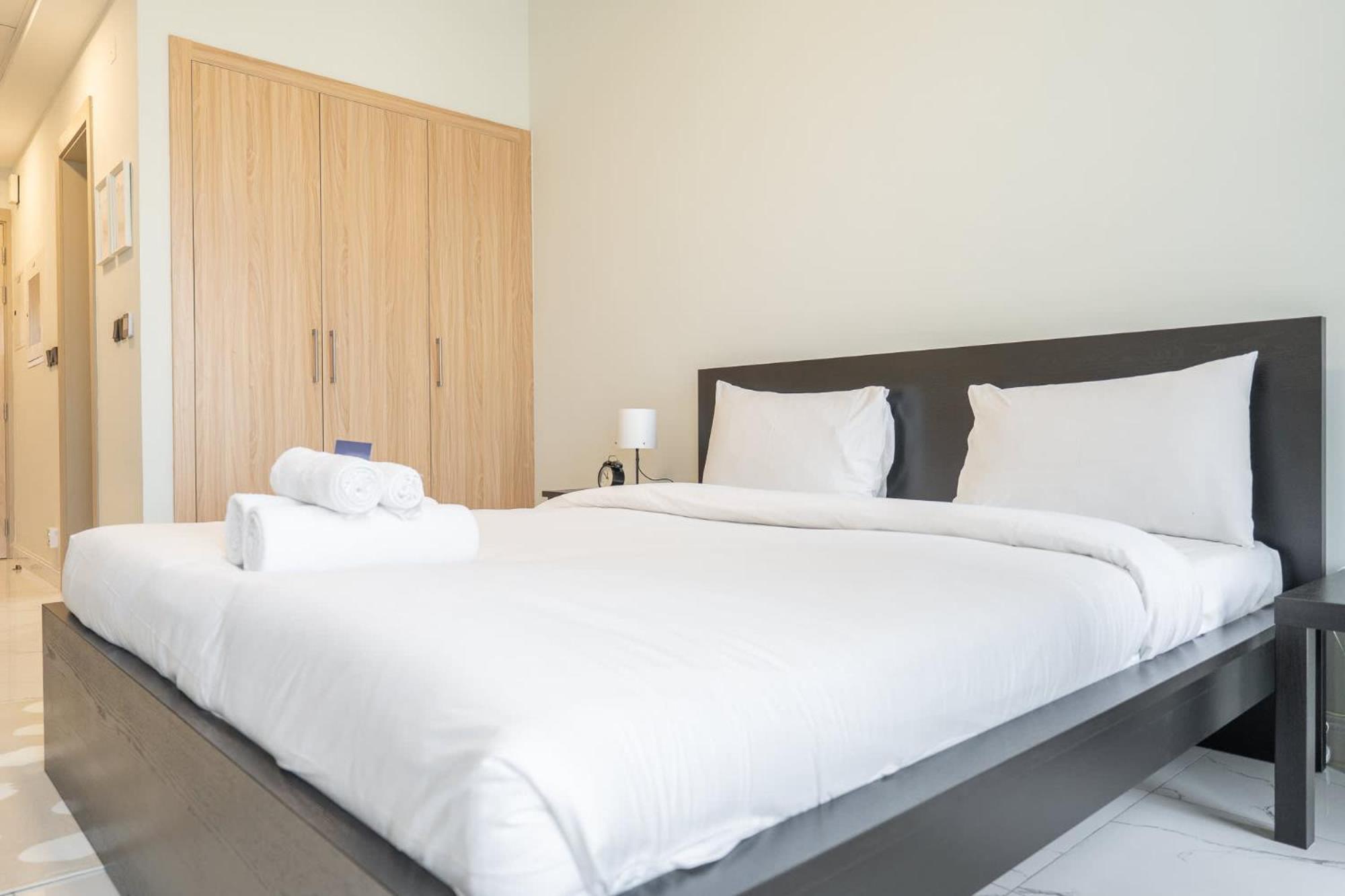 In Alexis Tower's Stunning And Sleeps 2 Dubai