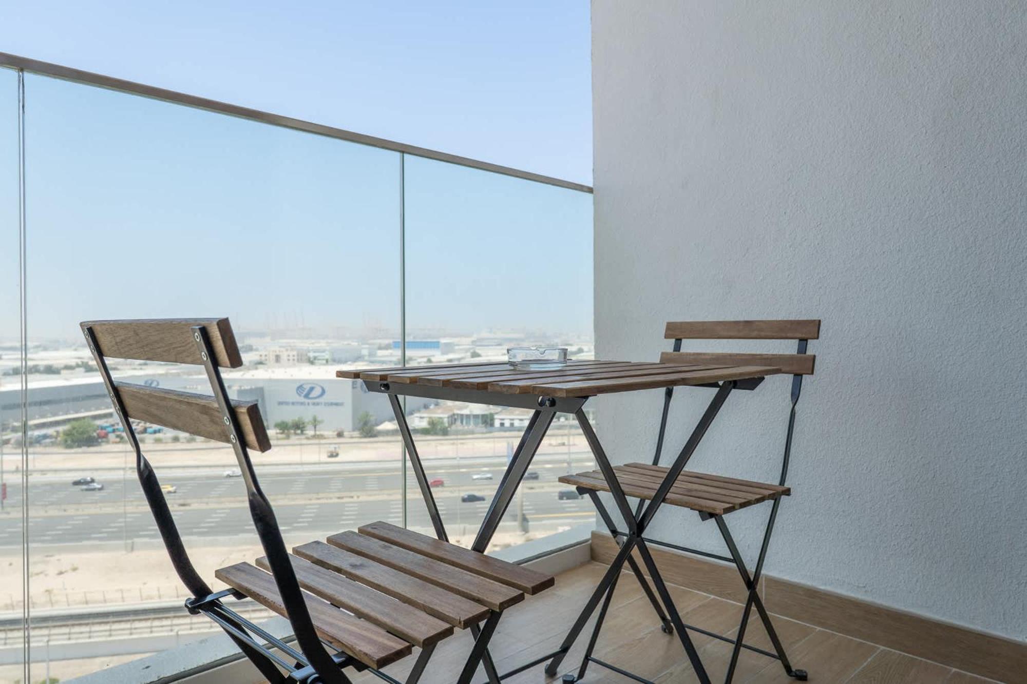 In Alexis Tower's Stunning And Sleeps 2 * Dubai