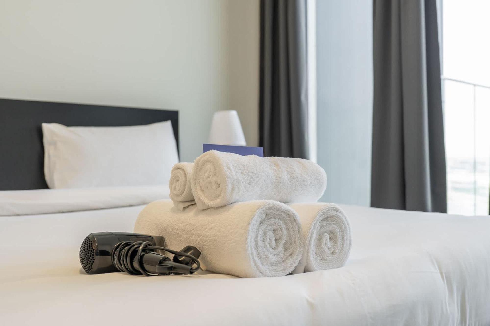 In Alexis Tower's Stunning And Sleeps 2 Apartment Dubai