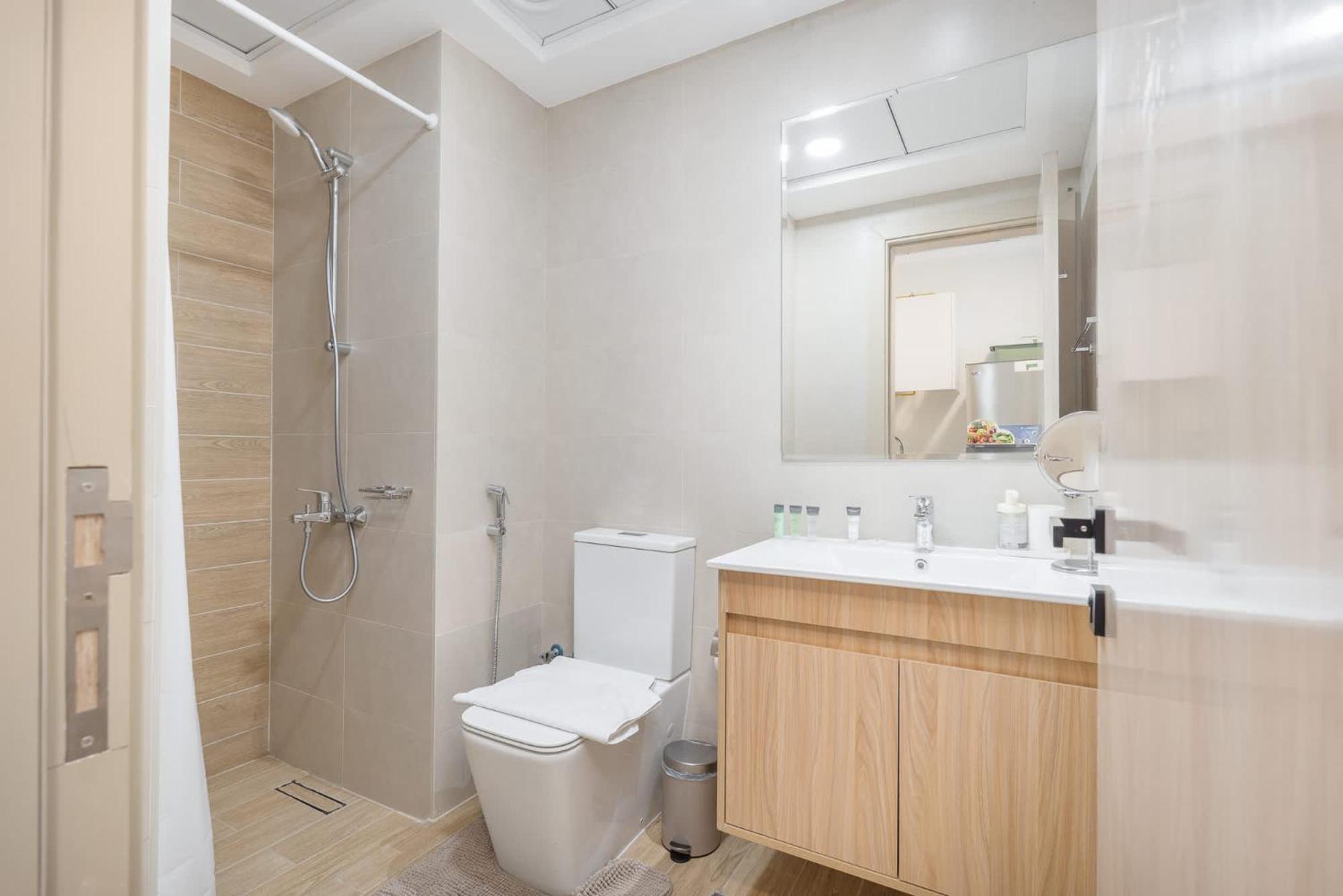 In Alexis Tower's Stunning And Sleeps 2 *