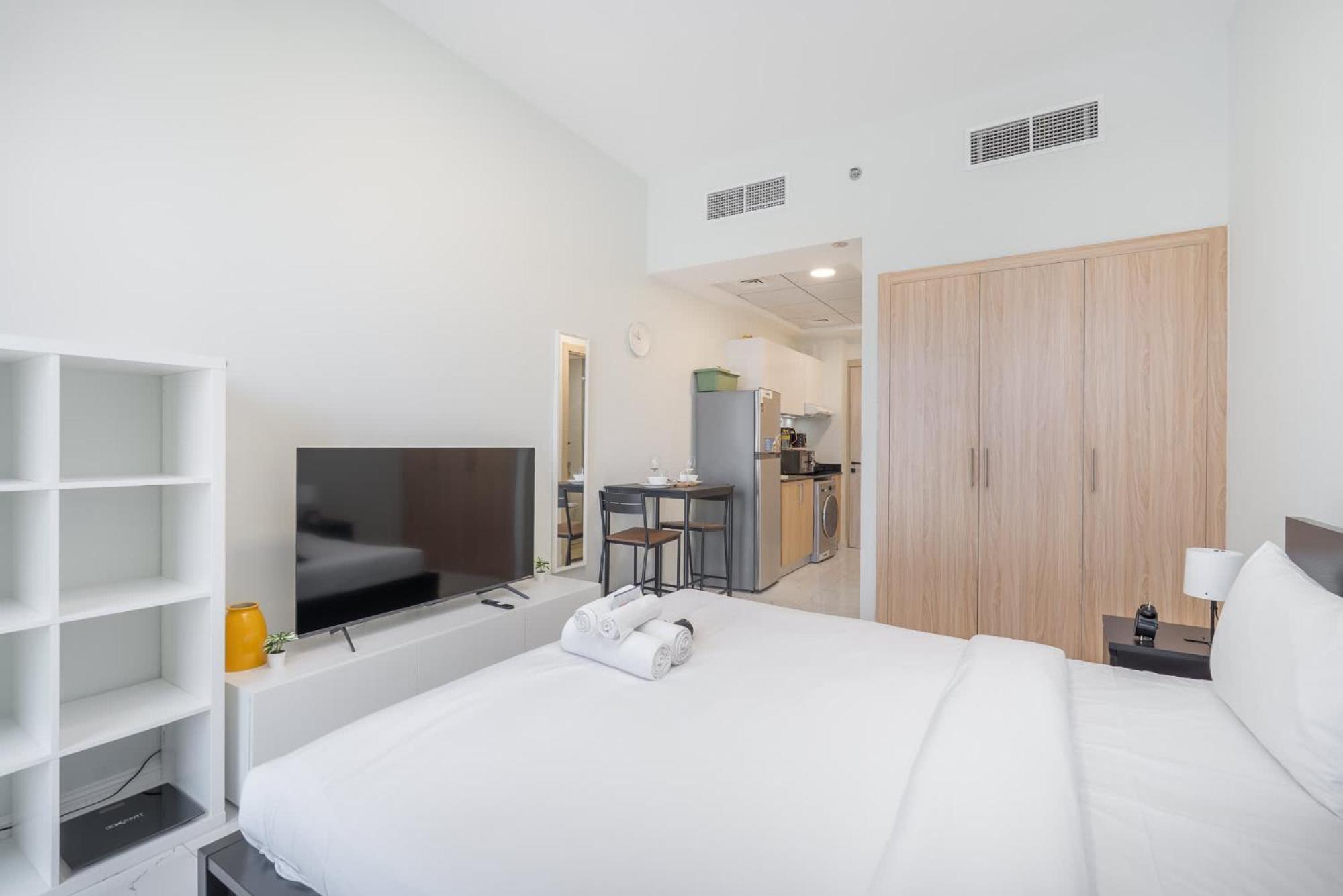 In Alexis Tower's Stunning And Sleeps 2 * Dubai