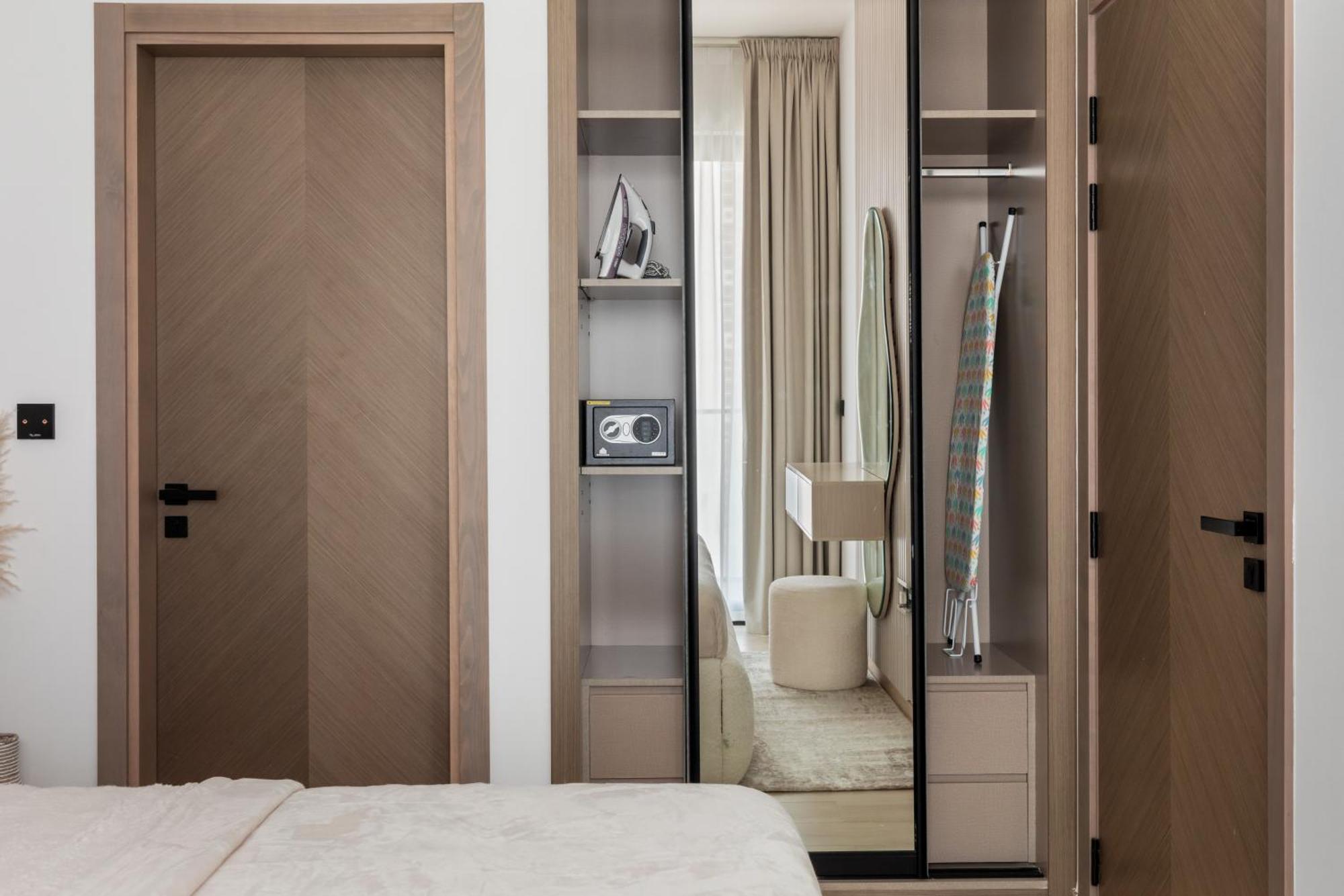 Modern 1br - Jvc - Wifi - Pool - Gym Apartment *