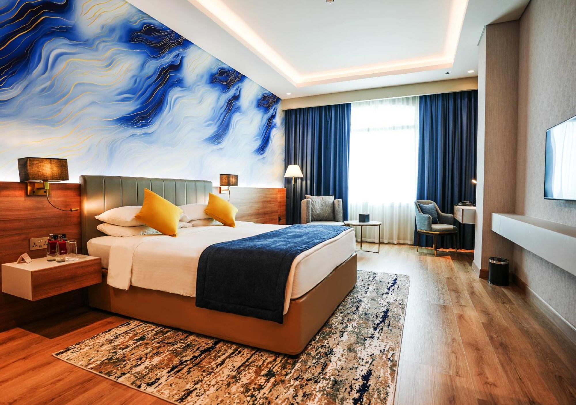 Mövenpick Grand Al Bustan 5* Dubai