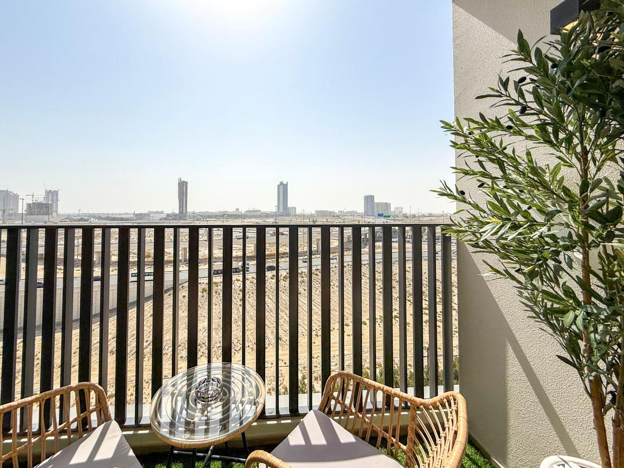 Modern Chic Apartment, Belgravia Heights 2, Jvc