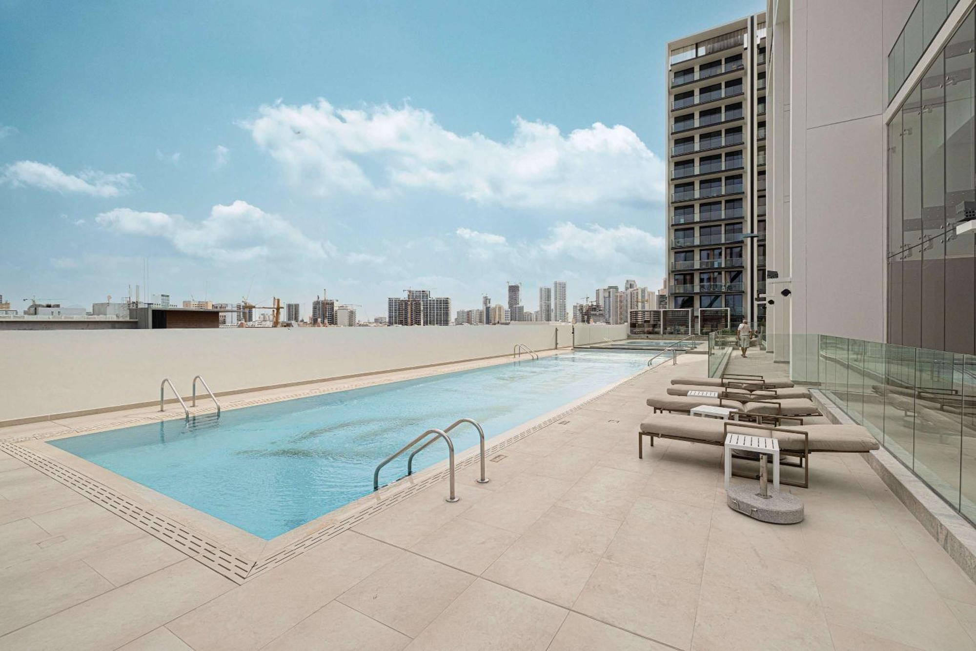 Daire Cozy 1 Bedroom With Gym & Pool Just 15min To Marina *