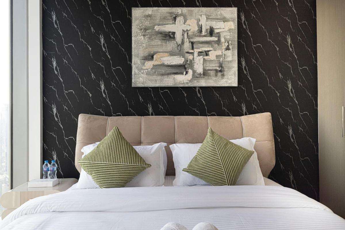 Downtown 4br High-floor Luxury That Sleeps 9 * Dubai