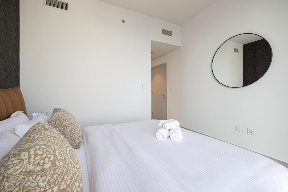 Downtown 4br High-floor Luxury That Sleeps 9 * Dubai