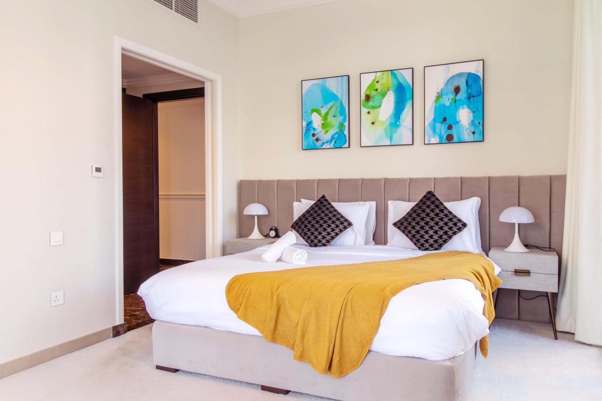 Luxurious 2bed In Sparkle Tower-marina View Apartment Dubai