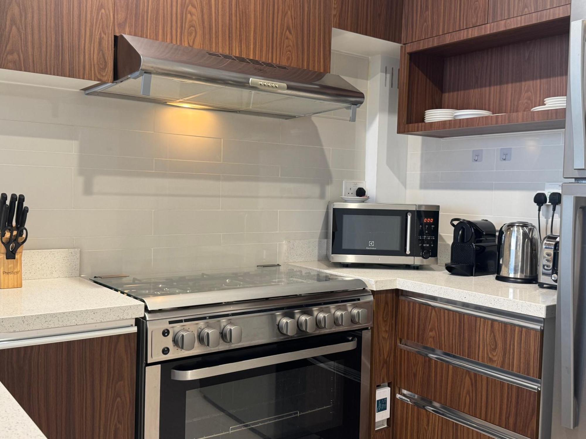 Ashri Luxe Spacious Near Metro, Frame *