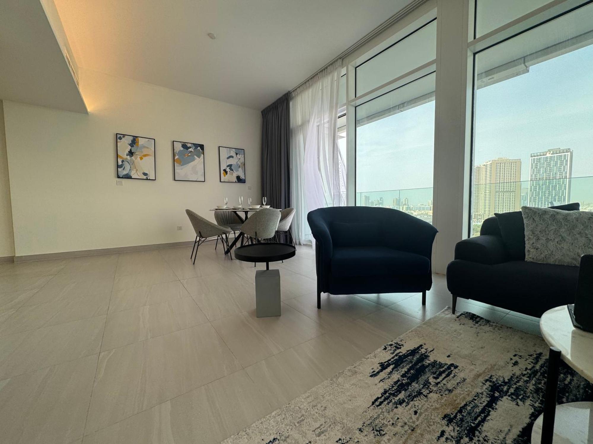 Ashri Luxe Spacious Near Metro, Frame Apartment Dubai