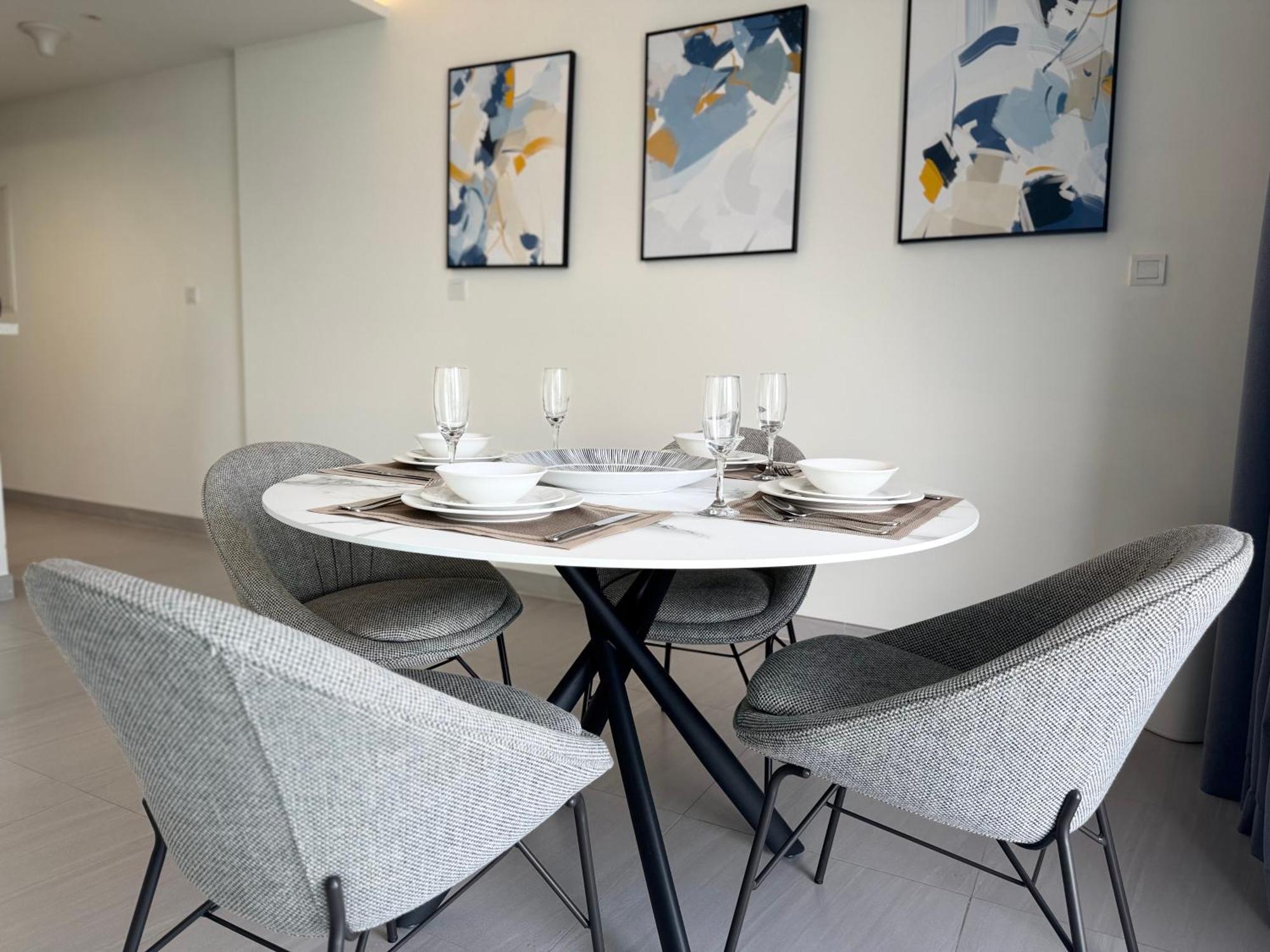 Apartment Ashri Luxe Spacious Near Metro, Frame