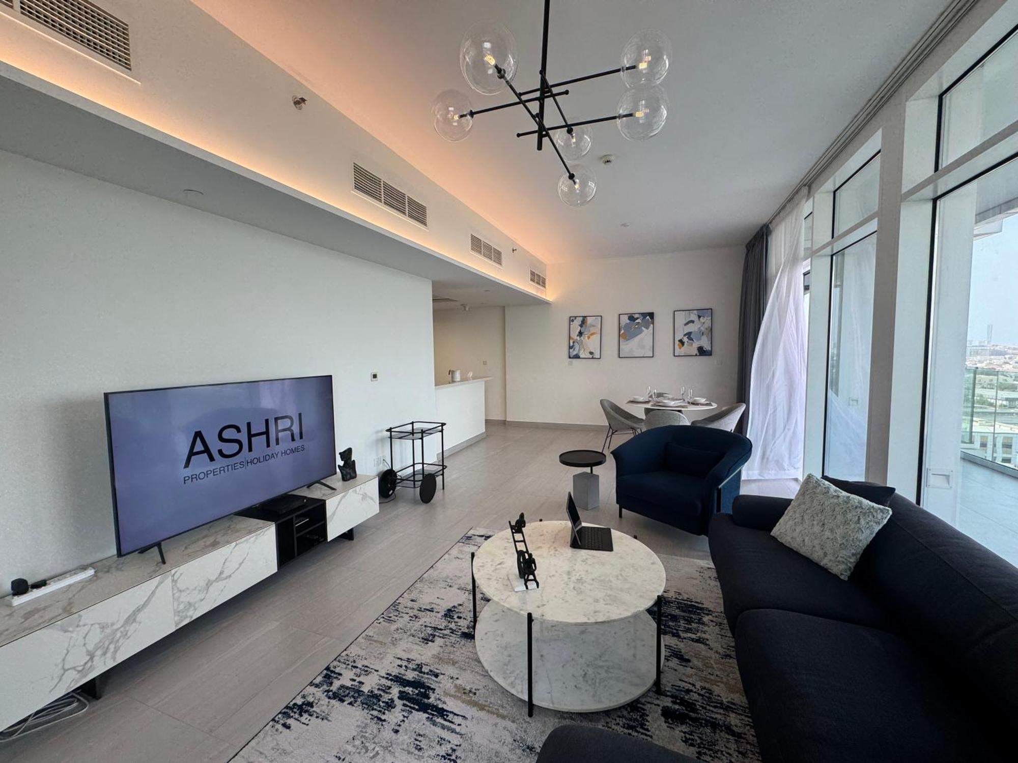 Ashri Luxe Spacious Near Metro, Frame