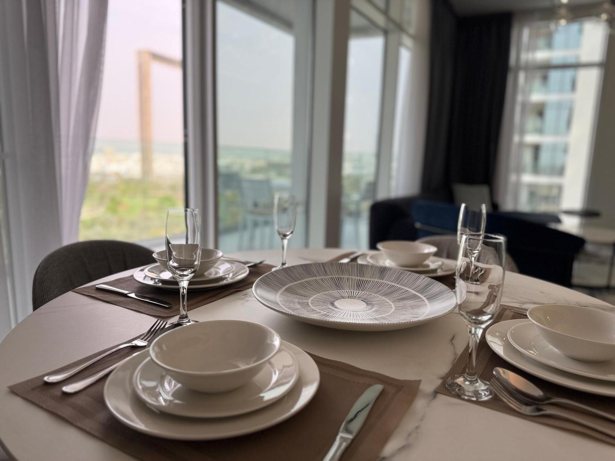 Ashri Luxe Spacious Near Metro, Frame Apartment Dubai