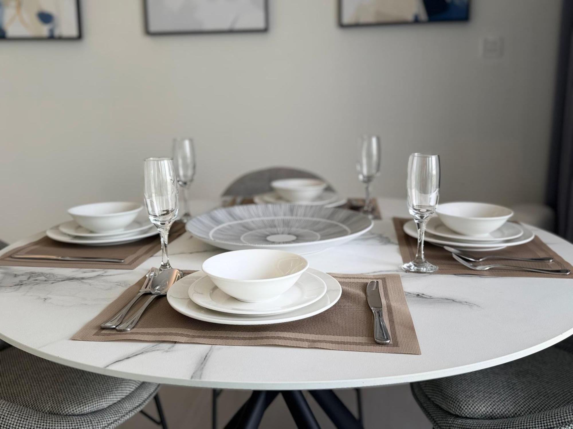 Ashri Luxe Spacious Near Metro, Frame Apartment *