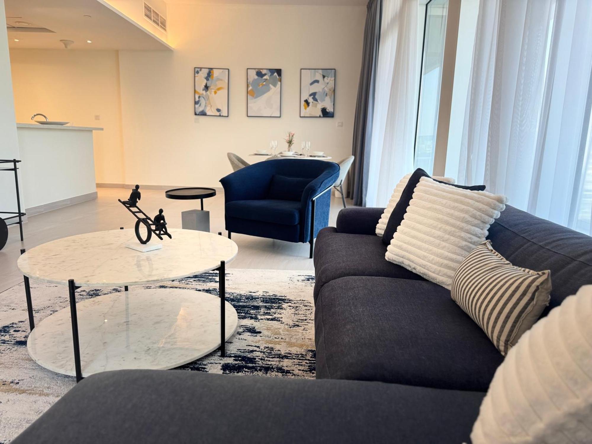 Ashri Luxe Spacious Near Metro, Frame * Dubai
