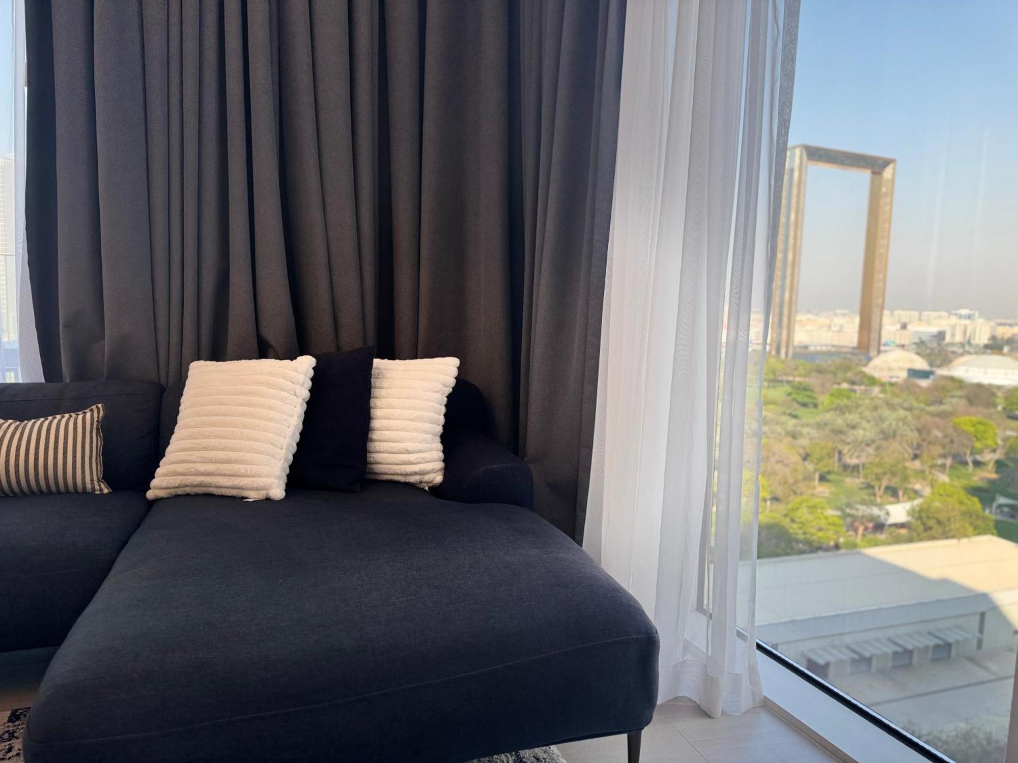 Ashri Luxe Spacious Near Metro, Frame