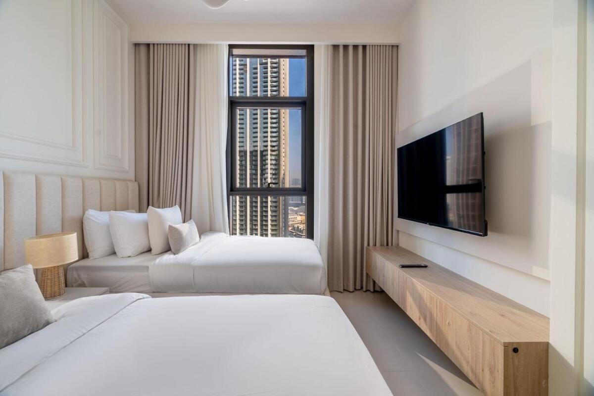 Daire Luxury 4br In Heart Of With Burj View Dubai