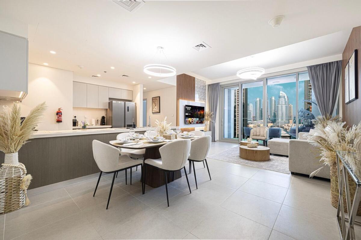 Downtown Stunning 4br With Amazing Pool & Amenities *