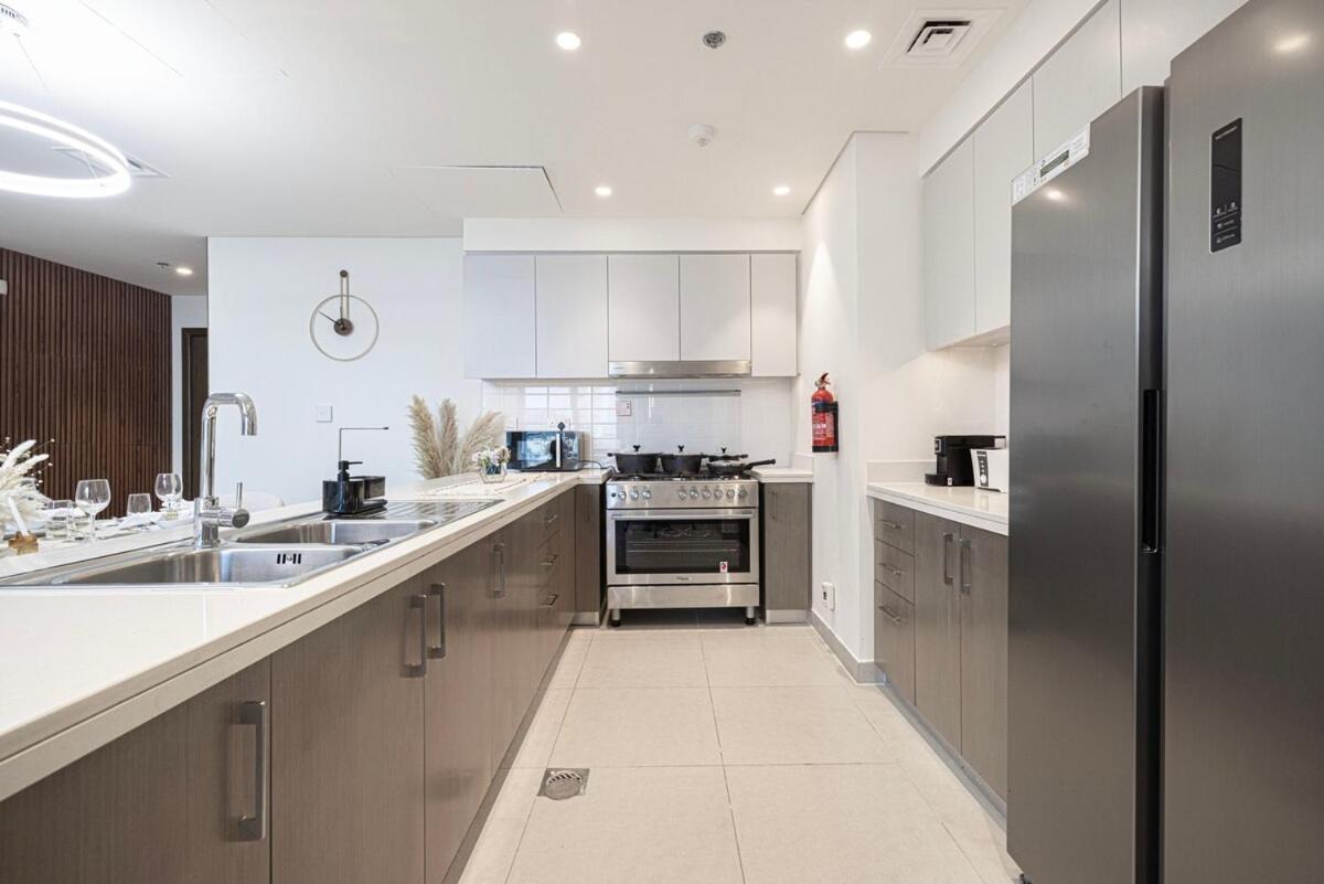 Downtown Stunning 4br With Amazing Pool & Amenities Daire Dubai