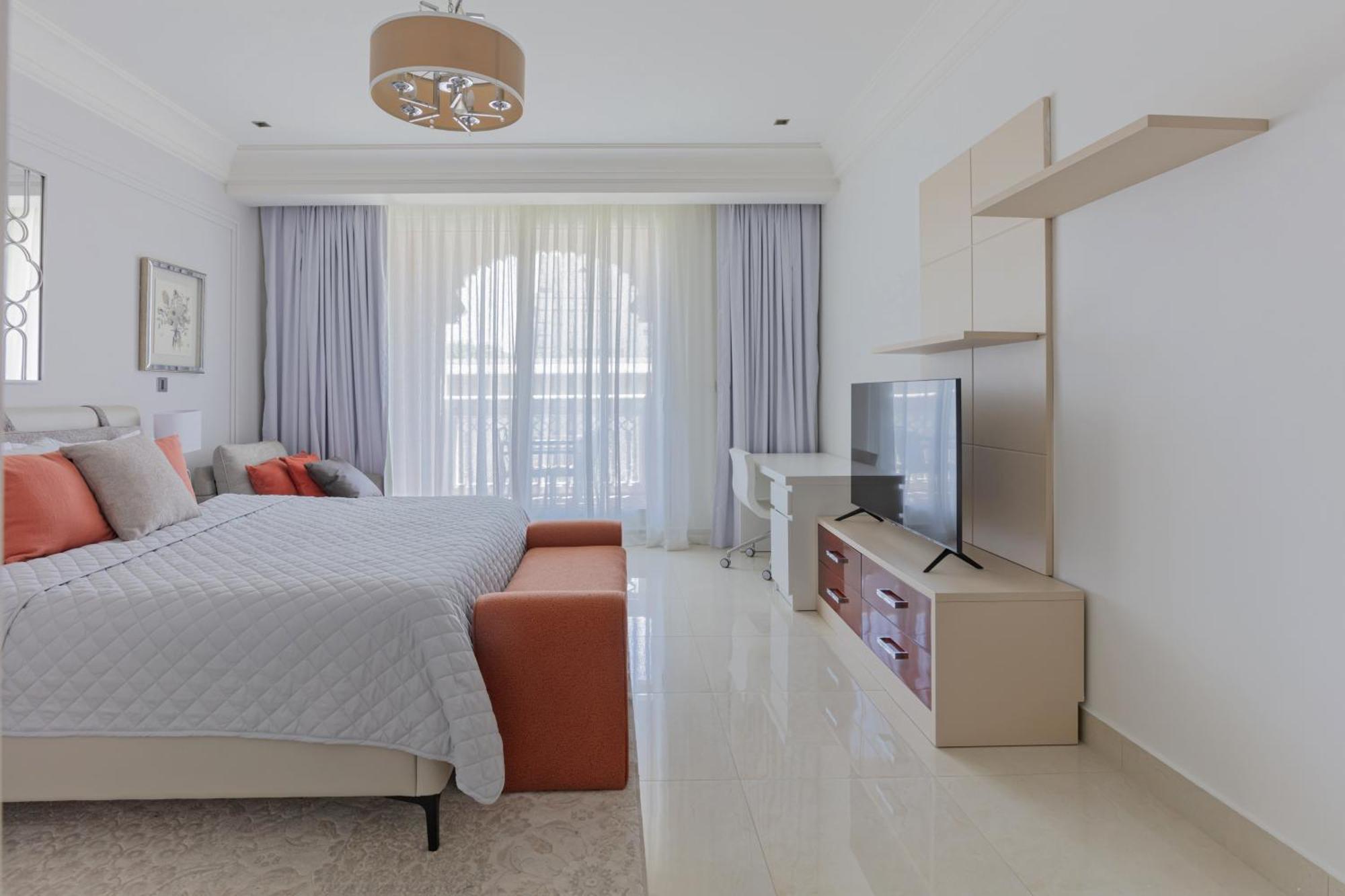 Apartment 1-bedroom With Pool *
