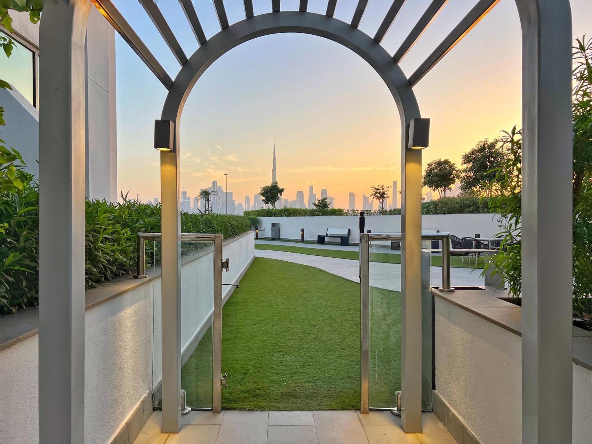 Creek Views 1br Modern In Jaddaf *