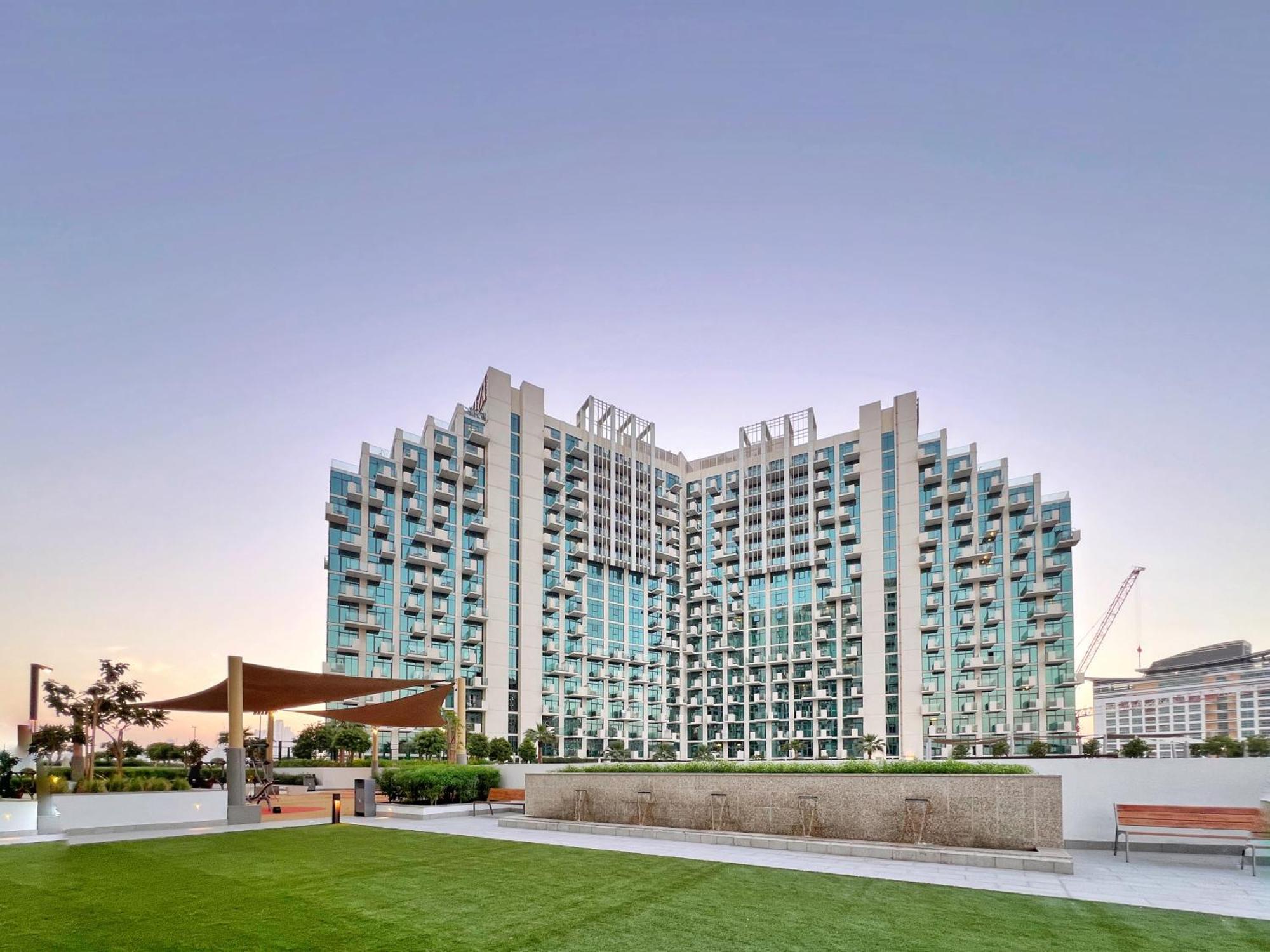 Creek Views 1br Modern In Jaddaf Dubai