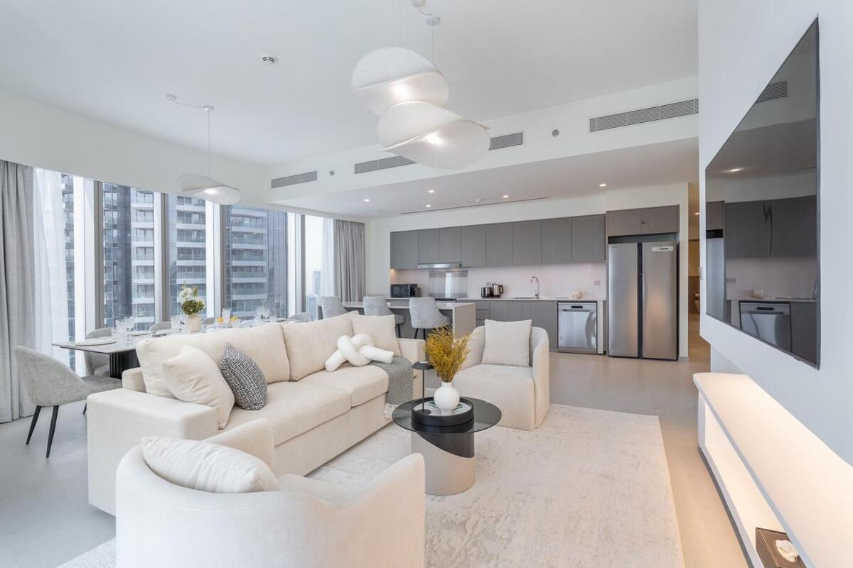 Apartment Luxury 4br Full Burj Khalifa & Fountain View, 1gbps, Ps5 Dubai